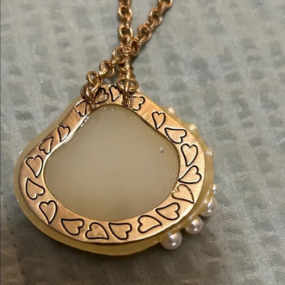 Betsey johnson pale Gold Shell Pendant Necklace with Pearls - Picture 4 of 4